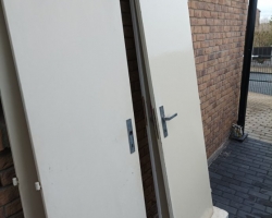 Starší bílé dveře, plné, 60,80,L a P, 70