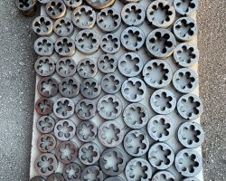 Závitová očka + závitníky