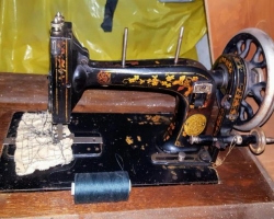 Šicí stroj starožitný historický Singer