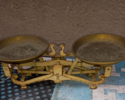 Prodám starožitnou váha s označením (5