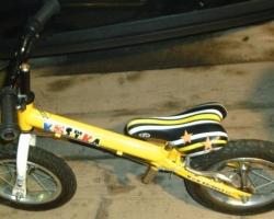 Značkové odrážedlo Kostka run (kolo)