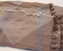 Úplně nový kašmírový šátek Hugo Boss