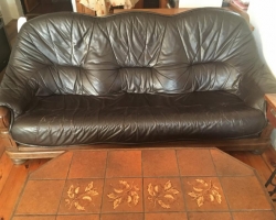 Gauč a křeslo masiv, pravá kůže.