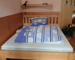 Kvalitní postel z masivu