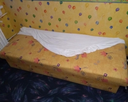 Prodám válendu s úložným prostorem.